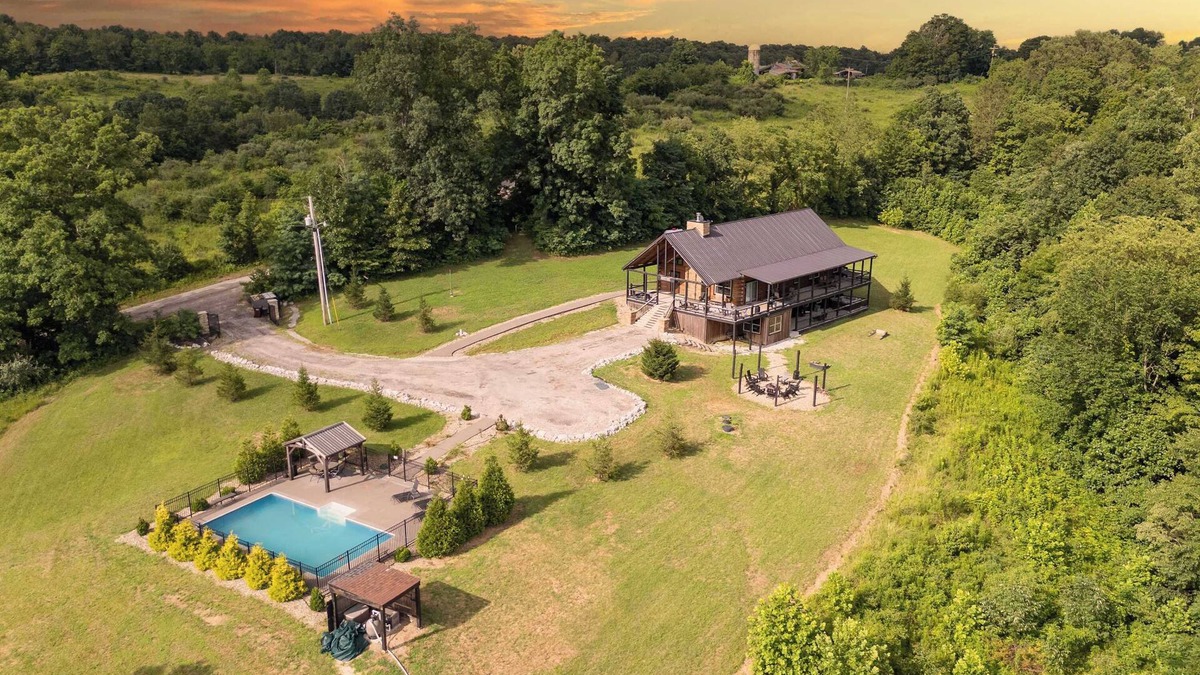 New Plymouth House | Serenity Ridge 6 Br Sleeps 16 Pool Hot Tub