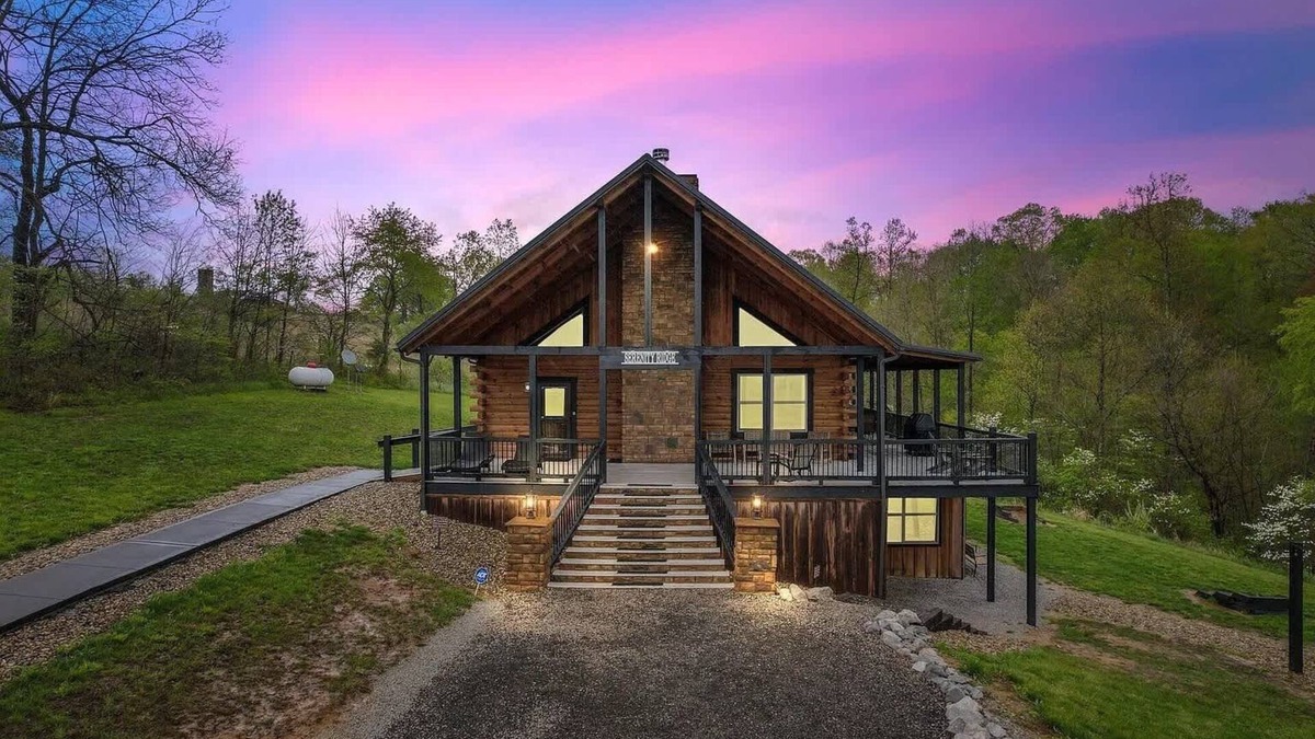 New Plymouth House | Serenity Ridge: Scenic Luxury Log Estate Getaway