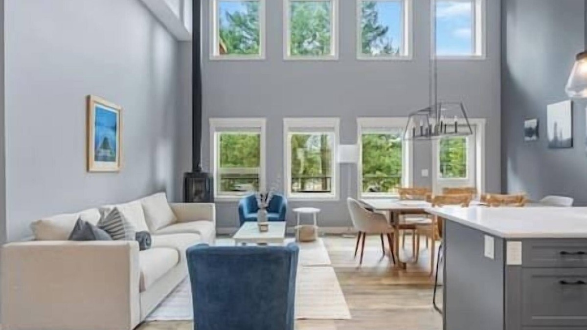 East Kootenay House | "Serenity Shores" Mins to Lake |King Bed |10 Guests