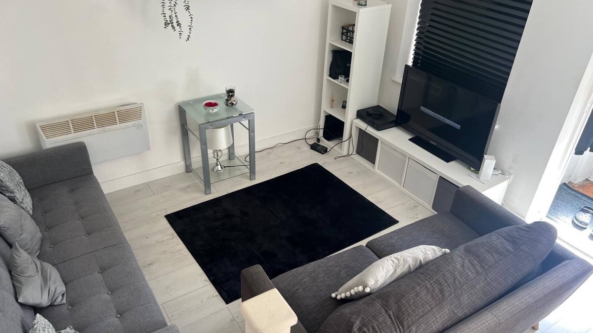 Loxford House | Serenity Short Stays -A bright cosy home offering a garden and quiet street view