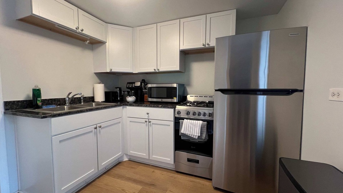 Lombard Apartment | Serenity & Style, With Parking