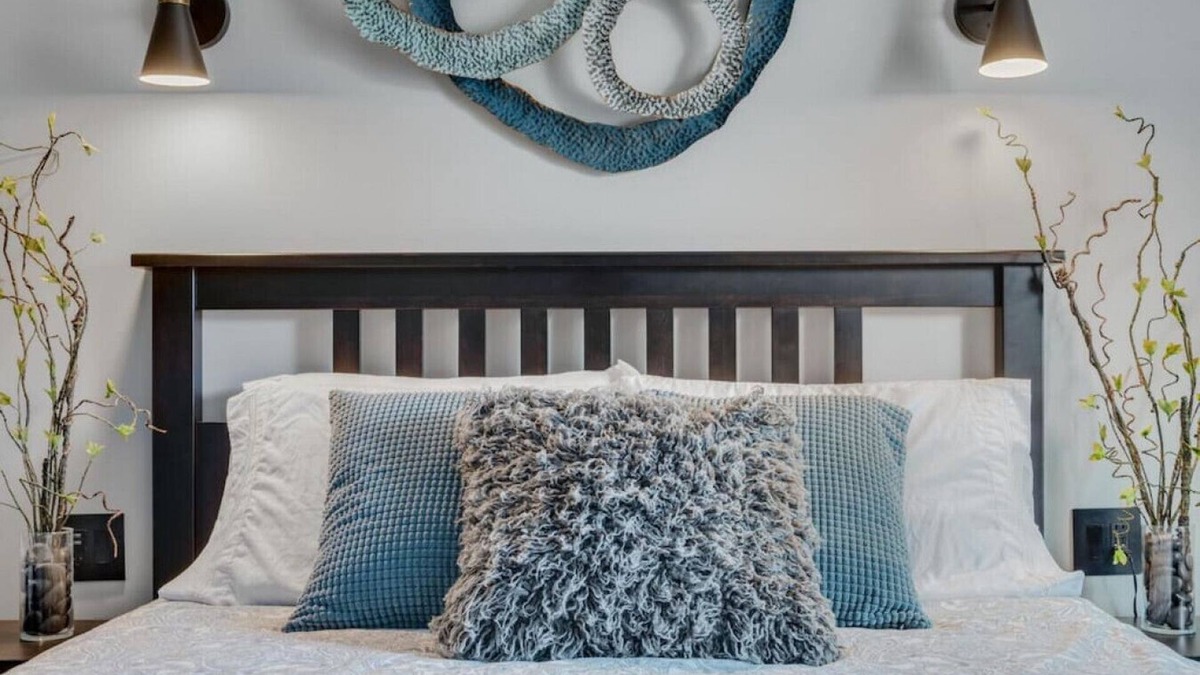 Berlin Apartment | Serenity Suite · Romantic Getaway on Main Street - Serenity Suite
