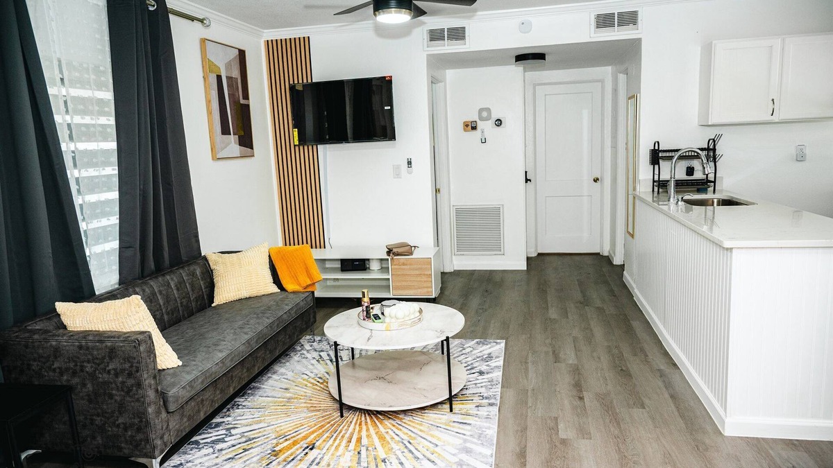 Southside House | SERENITY SUITEnSerenity/Mayo/UNF/Town center