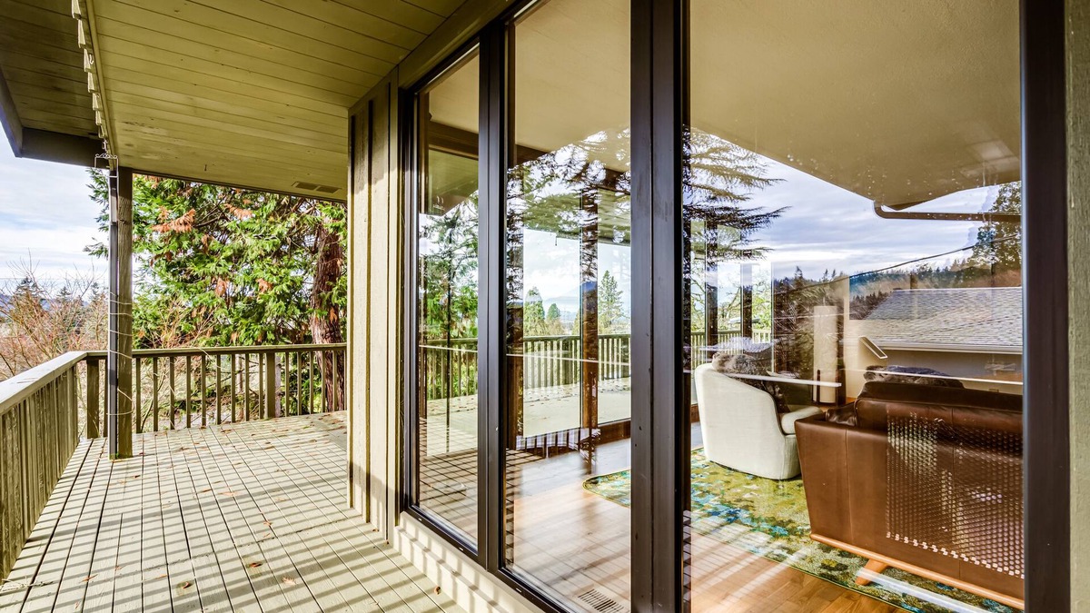 Fairmont House | Serenity & views next to UO, Hayward Field, Hendricks Park, & Golf