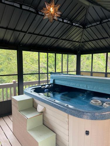 Weaverville House | Serenity Views Retreat - Close to City and Parkway!