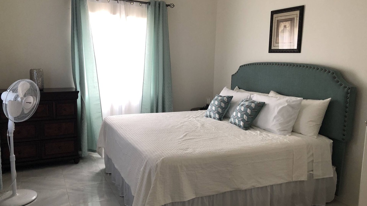 Discovery Bay House | SerenityVilla with Sea View In Discovery Bay