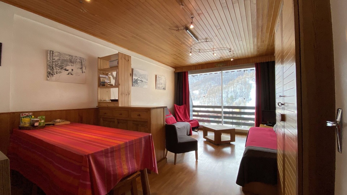 Saint-Chaffrey Apartment | Serre chevalier 1350 south-facing apartment for 6 people 150 meters from the slopes
