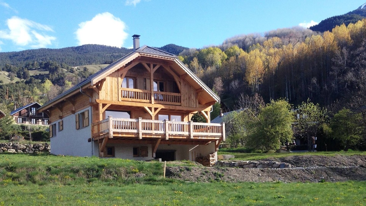 Saint-Chaffrey Ski Chalet | SERRE CHEVALIER - SAINT-CHAFFREY Very beautiful Chalet 10-12 people 180 m² (about 419 sq. ft.)