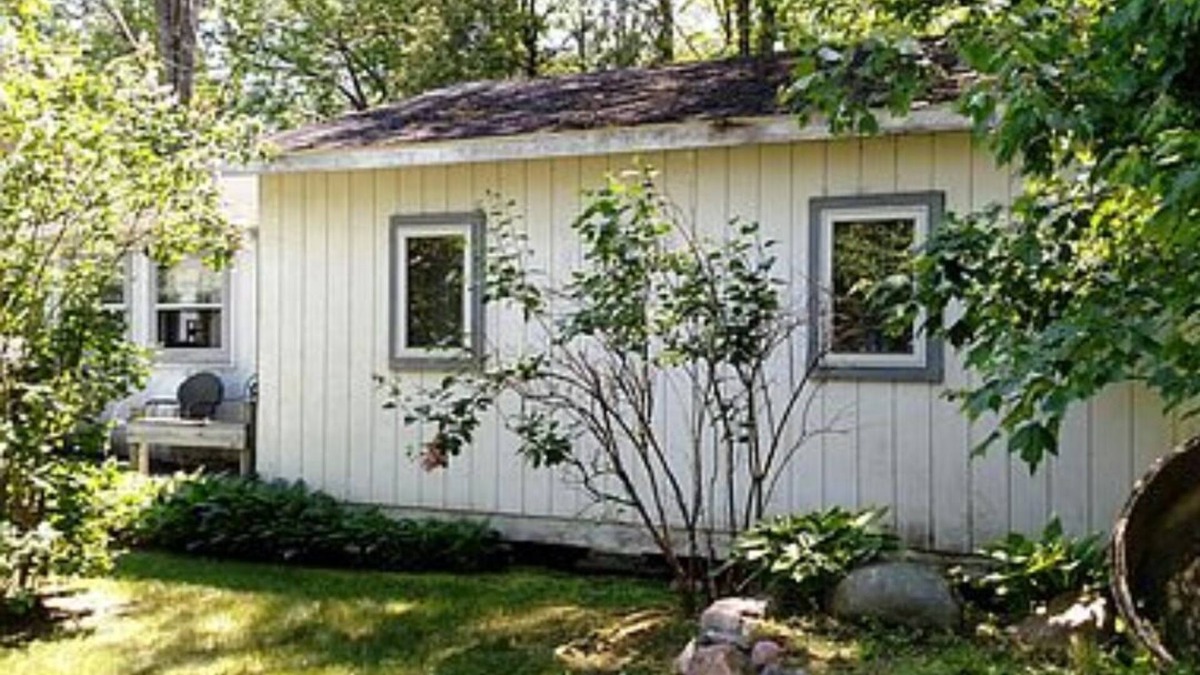 Sault Ste. Marie Cabin | Serry Summer Kamp on Waterfront Property