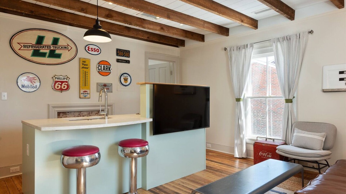Belmont Apartment | Service Station Apartment | Great Extended Stay in Dtwn Belmont