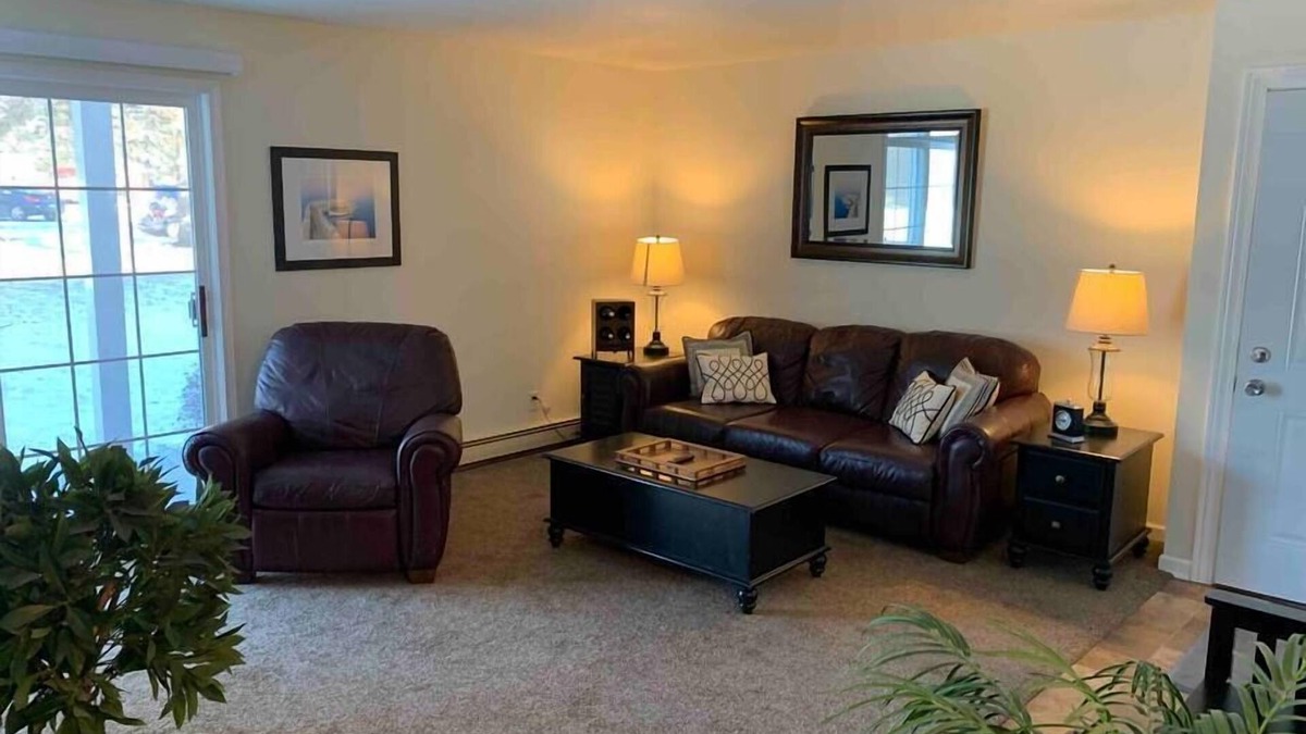 Janesville Apartment | Serviced 2BA/1BA Corporate Apartment