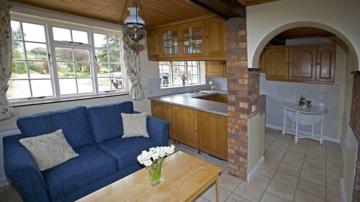 Newton Poppleford Cottage | Set In Quiet, Rural Surroundings In The Heart Of The Otter Valley.