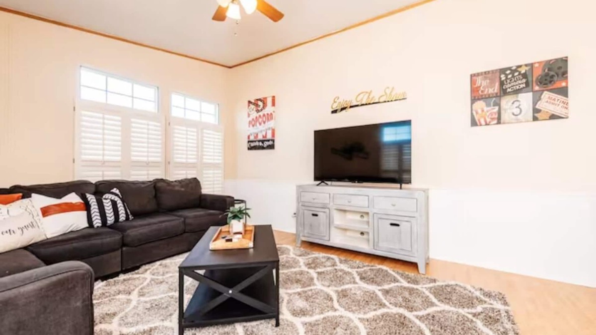 Houston County House | Set up for Crews- 10 beds, 5 bedrooms, 3 full bath