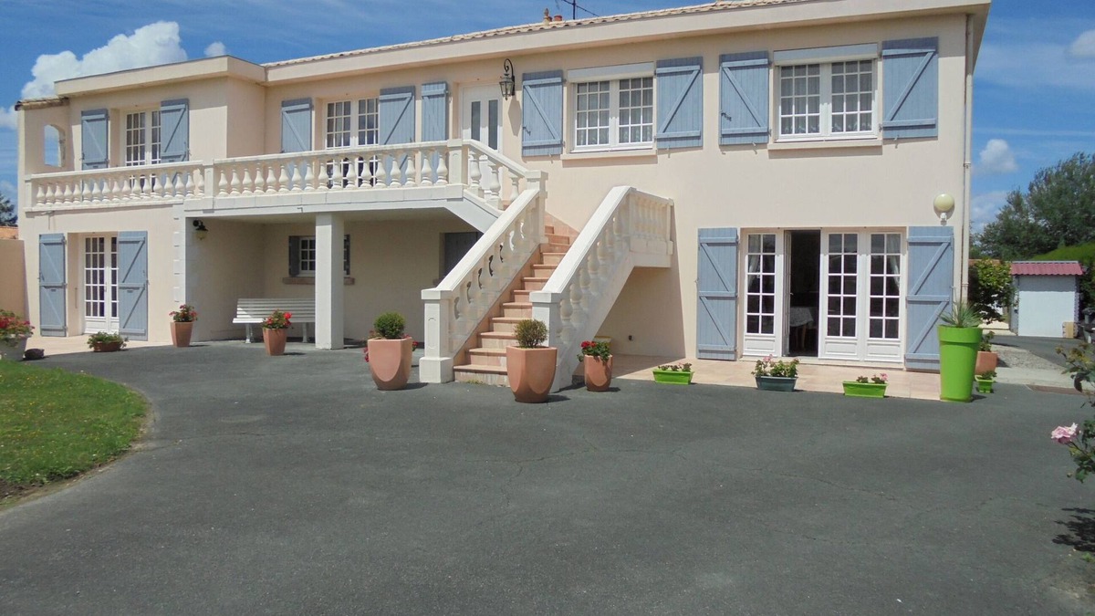 Les Clouzeaux House | SETTING IDEALLY LOCATED TO VISIT REGION