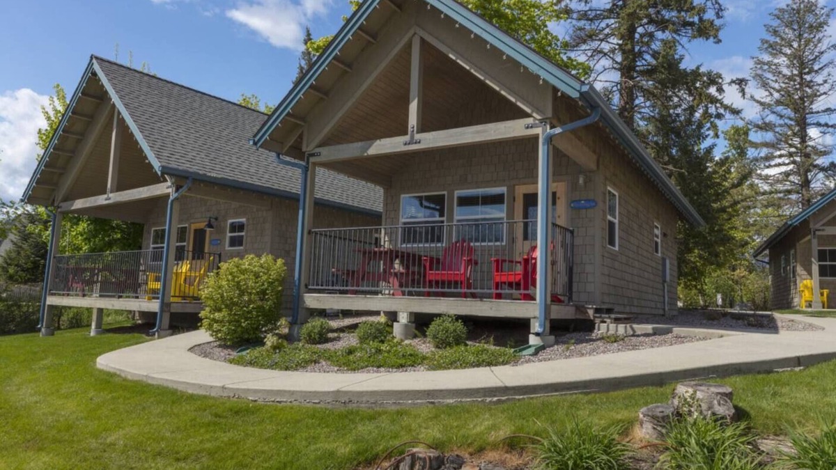 Dover Bay House | Setting Sun - Lakefront Beach Bungalow