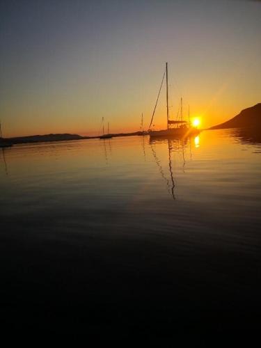 Porto-Vecchio Boat Rental | seuls à bord dans le golfe hebergement atypique