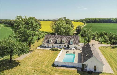 Ryslinge House | Seven-Bedroom Holiday Home In Orbak