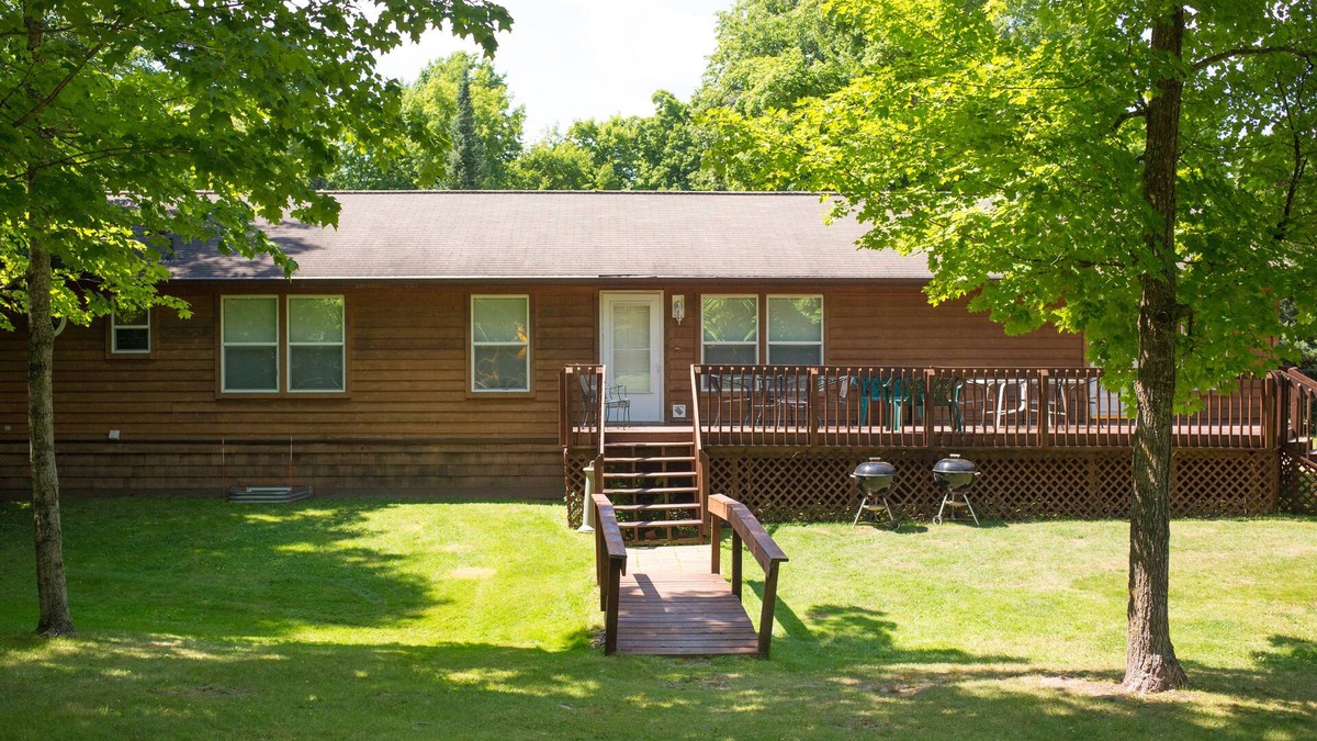 Deerwood House | Seven Bedroom Home On Turtle Lake, Sleeps Up To 20 People