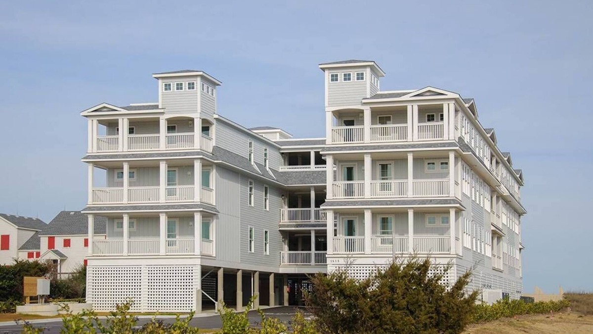 Kill Devil Hills Condo | Seven Cs 402: Oceanfront Condo, Shared Pool