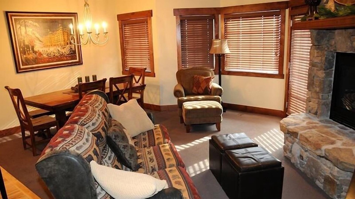 Champion House | Seven Springs 3 Bedrooms Premium Townhome, Ski In/ski Out 3 Townhouse by Redawning
