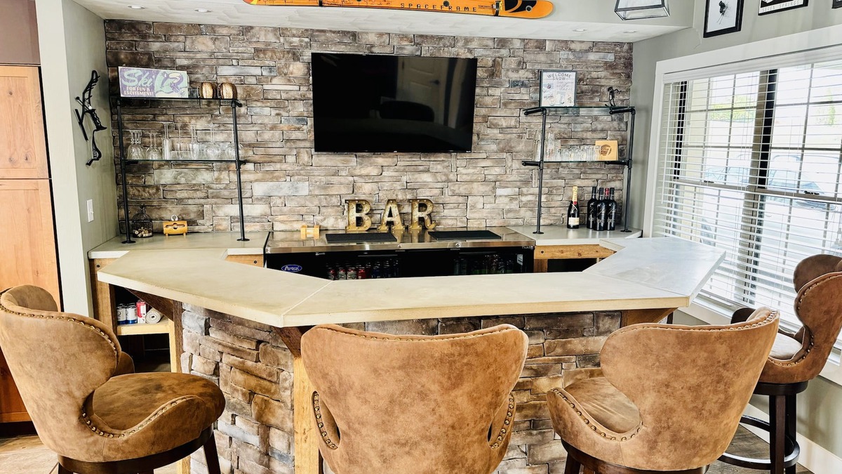 Rockwood House | Seven Springs 3BR Condo w/Loft in Woodridge - Fully Updated w/Private Hot Tub