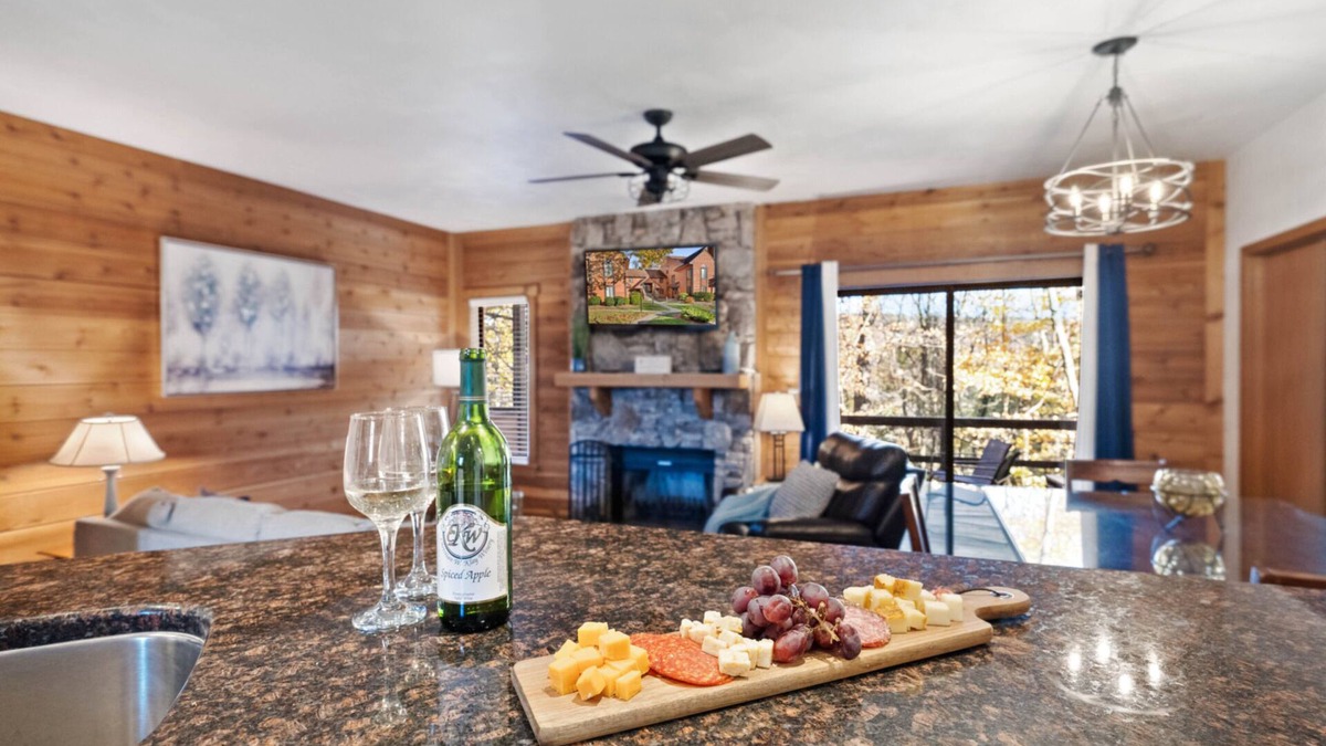 Seven Springs Condo | Seven Springs- Pool/Pickleball/Hiking Ultimate Summer Getaway
