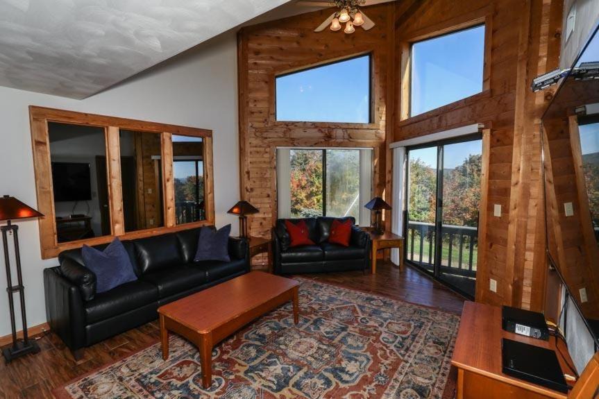 Seven Springs Apartment | Seven Springs Stoneridge 3 Bedroom & Loft Standard Condo, walking distance to slopes! condo