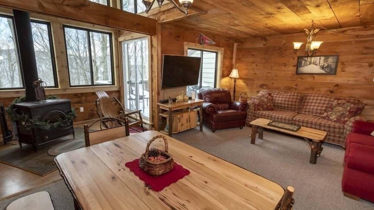 Seven Springs Condo | Seven Springs - Swiss Mountain 3 Bedroom Standard Condo, Near Golf Course by RedAwning
