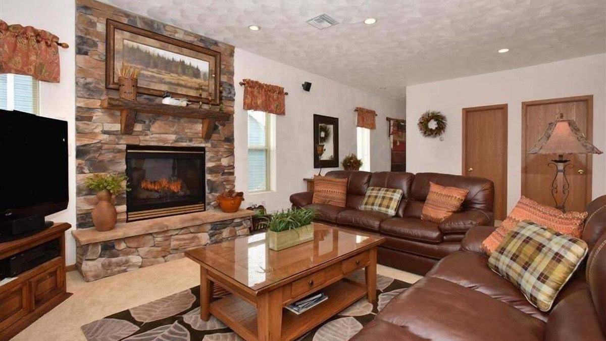 Seven Springs Condo | Seven Springs Woodridge 4 Bedroom Premium Condo, Mountain Views! by RedAwning