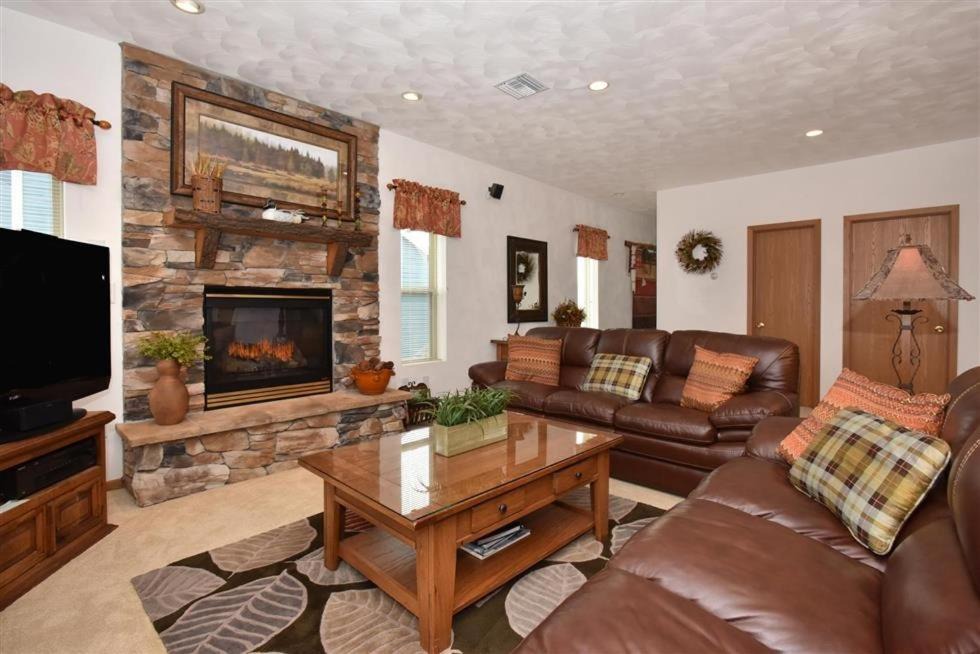 Seven Springs Apartment | Seven Springs Woodridge 4 Bedroom Premium Condo, Mountain Views! condo