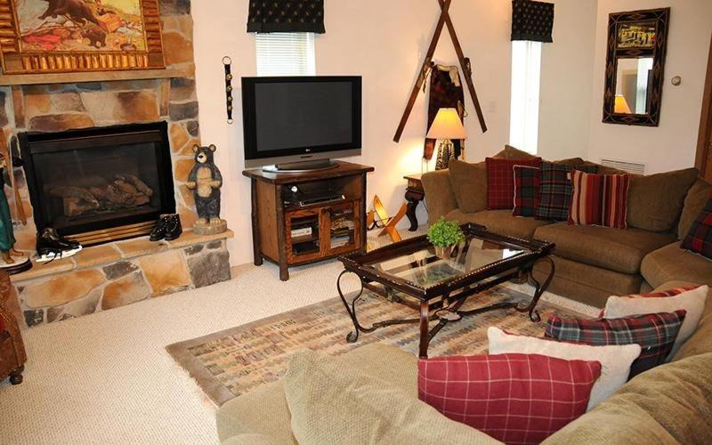 Seven Springs Apartment | Seven Springs Woodridge 4 Bedroom Premium Condo, Sleeps 10, Deck with Mountain Views condo