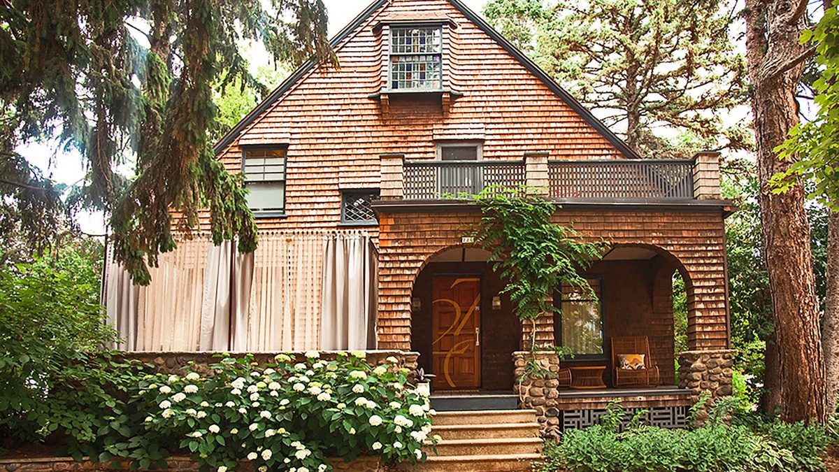 Appleton House | SevenTwenty: Hot Tub Under the Stars - Appleton’s Coolest Cozy Stay