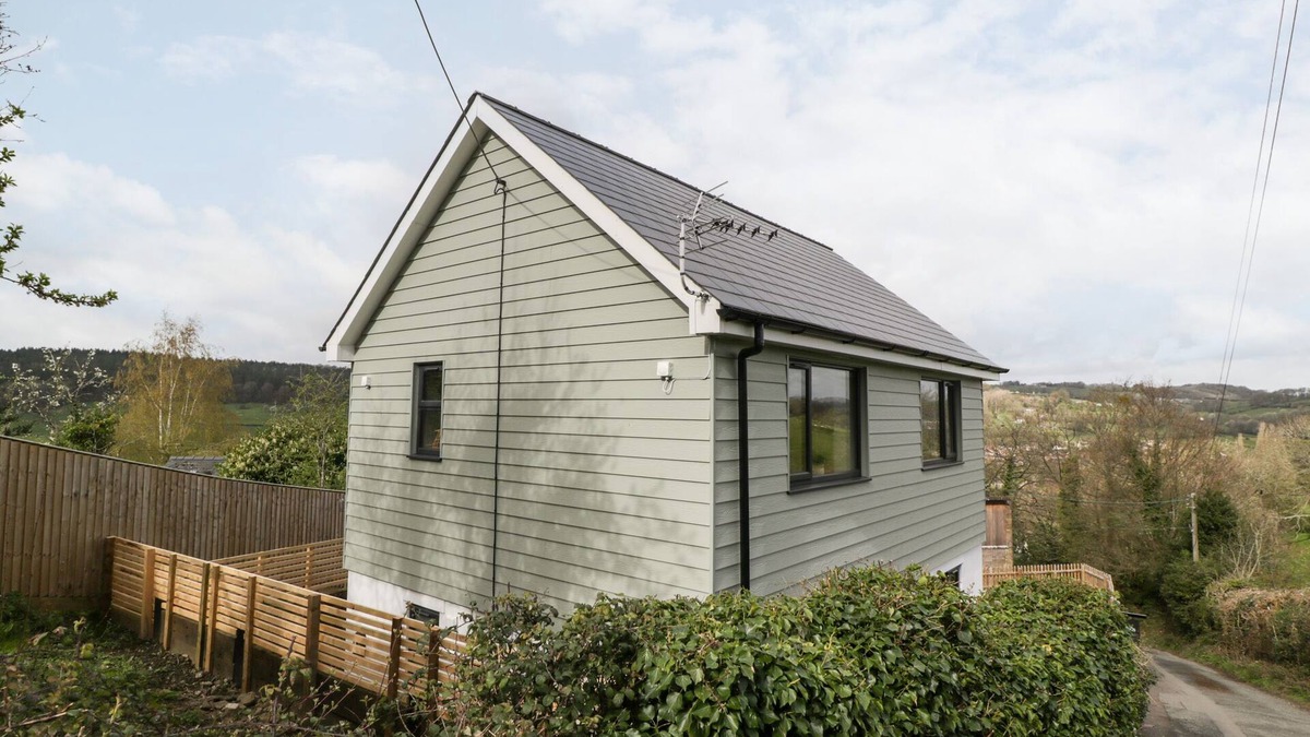 Longhope Cottage | SEVENWOODS VIEW, pet friendly, character holiday cottage in Longhope