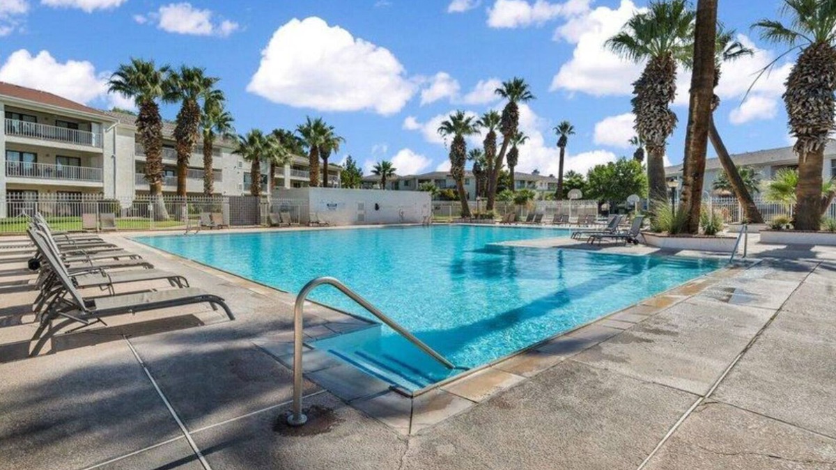 St. George Condo | Several Pools & Amenities! Best Views! Remodeled! Great Location! Comfy Beds!