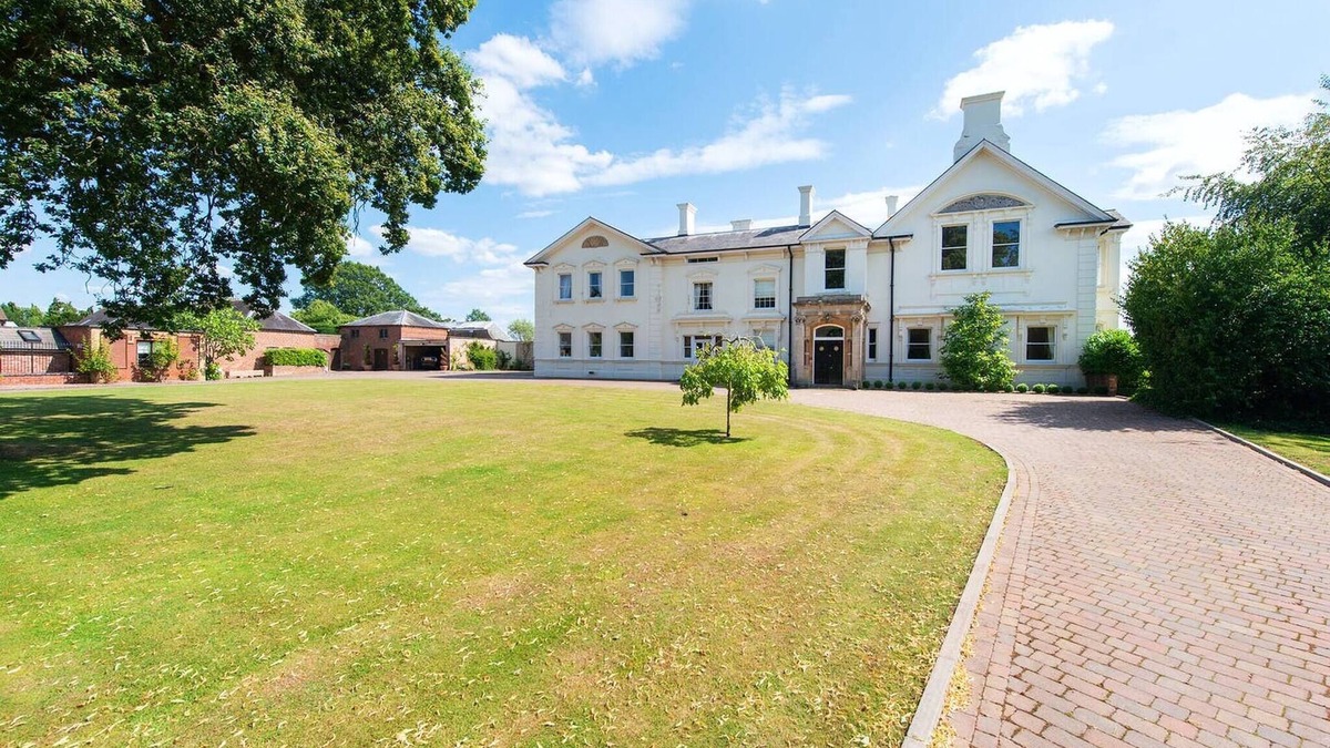 Stourport-on-Severn House | Severn Manor Country Estate