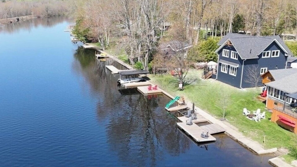 Severn Bridge Cottage | Severn River Luxury Retreat, 3 bds, 2,5 bath, sleeps 9 ppl, dogs welcome!