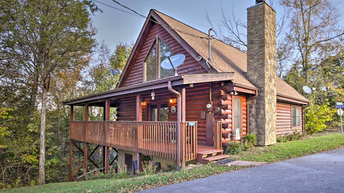 Sevierville Cabin | Sevierville Cabin w/Lake Access & Private Hot Tub