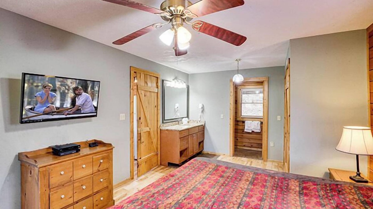 Gatlinburg - Pigeon Forge Cabin | Sevierville - Lofty Pines - 2 Bedrooms - Sleeps 6
