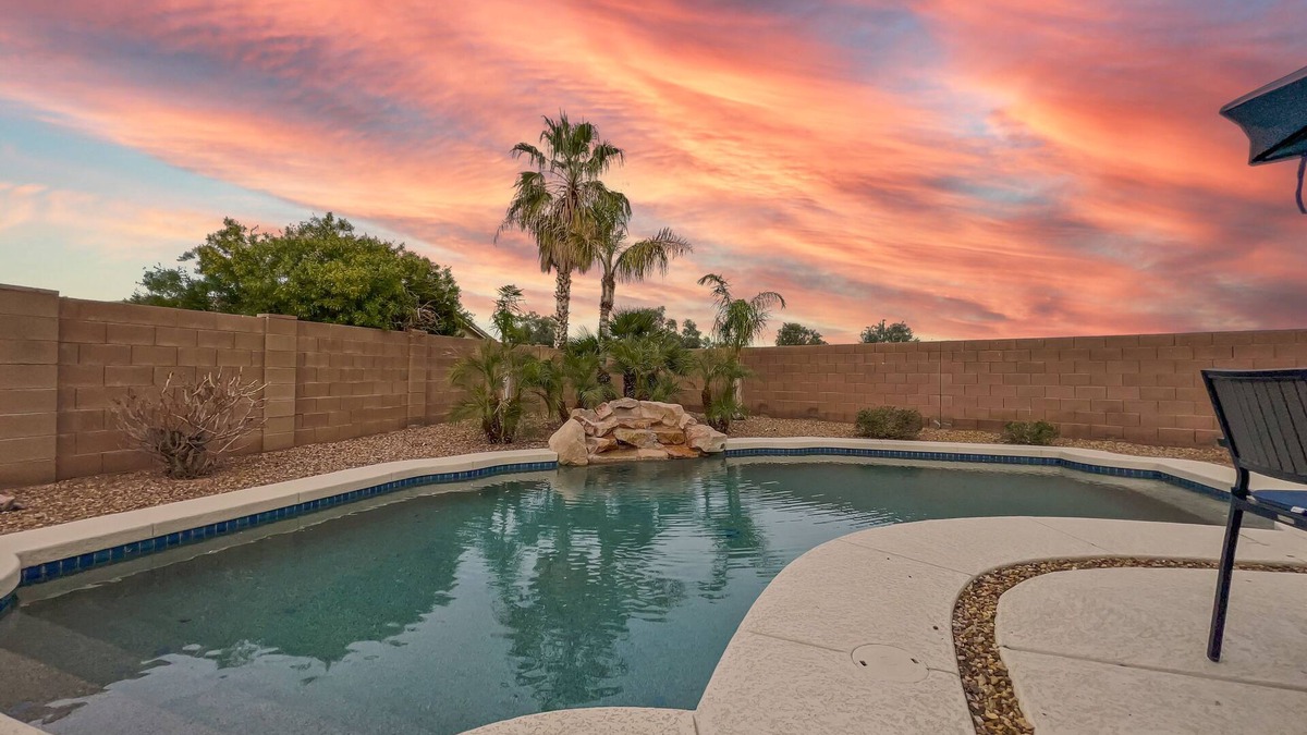 Seville House | Seville 4 beds + Office and Heated Pool, Fire Pit! 30 Night Min.