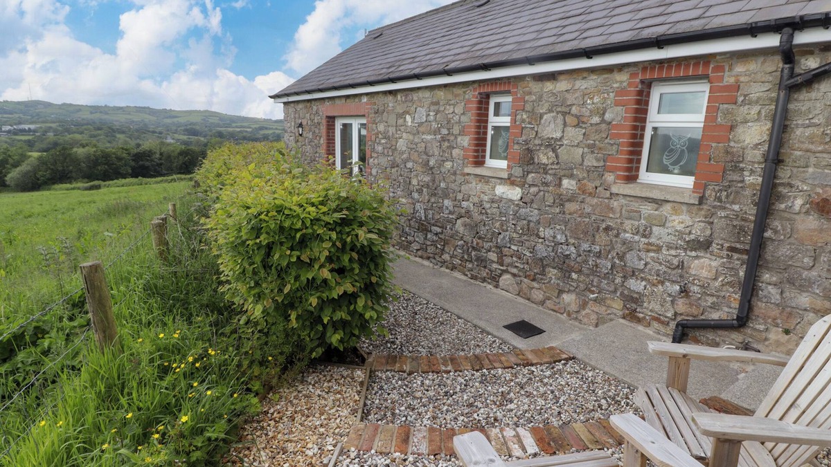 Golden Grove House | SEWIN COTTAGE, pet friendly, character holiday cottage in Llandeilo
