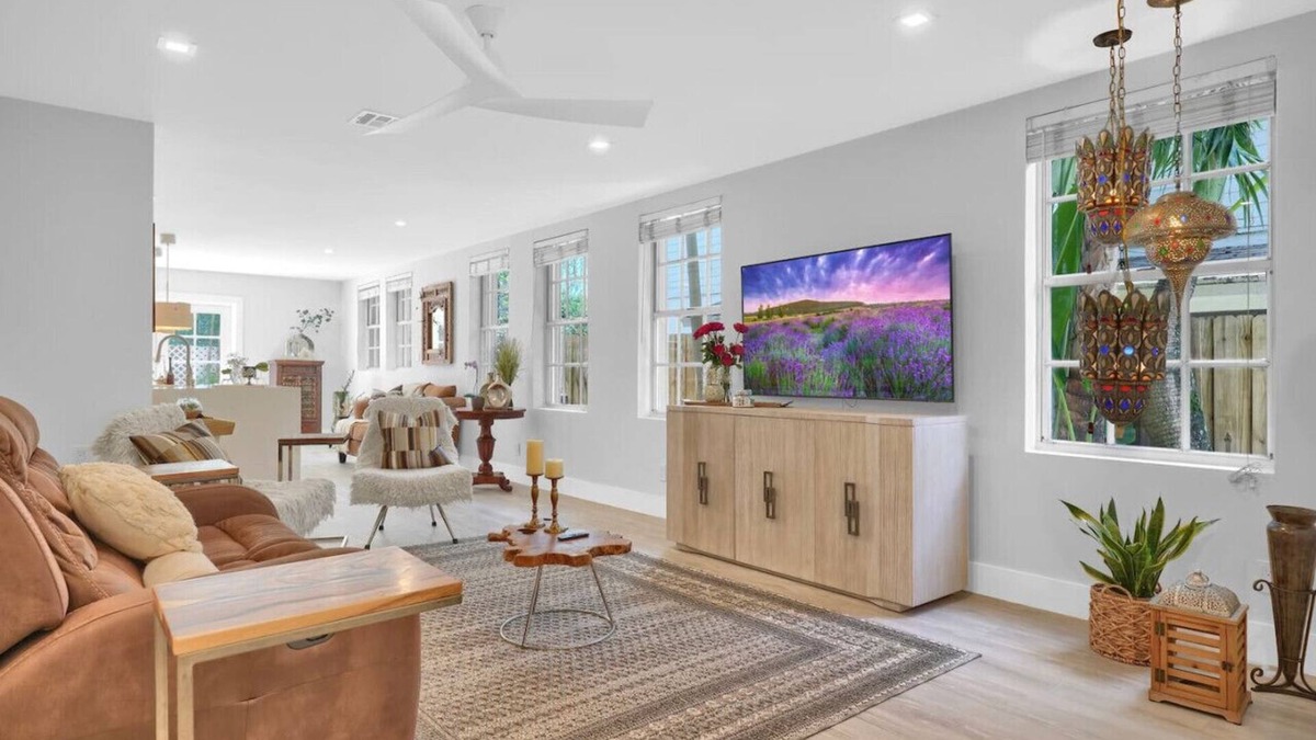 Coconut Grove Apartment | SF Home Away From Home in Coconut Grove