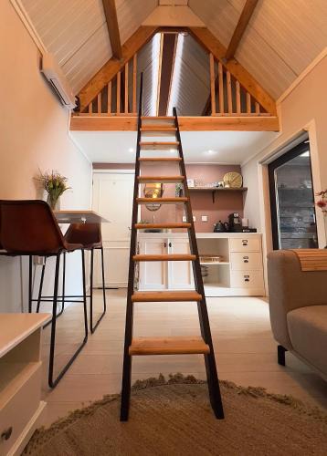 Heerenveen Bed & Breakfast | Sfeervol Tiny House met luxe jacuzzi & tuinkamer