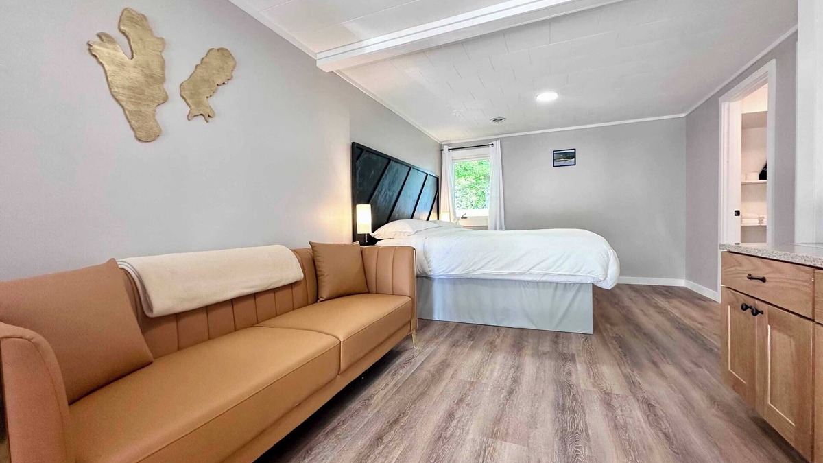 Indian River House | SG King Room # 7A Sum