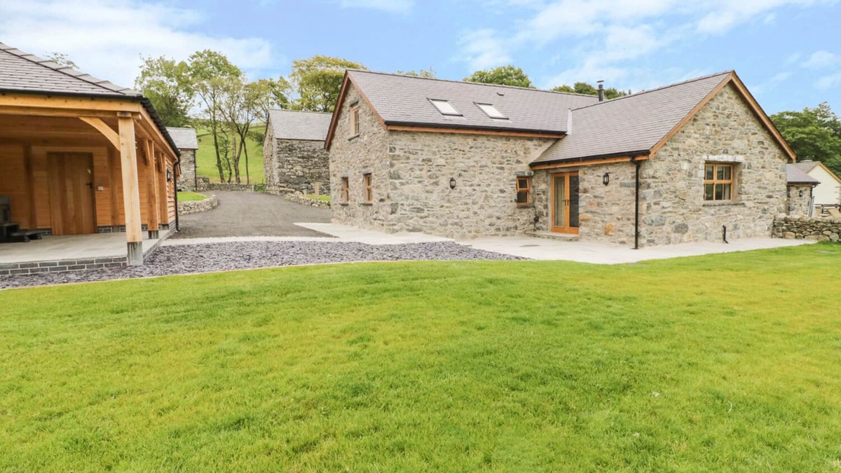 Cwmtirmynach Cottage | SGUBOR, family friendly, character holiday cottage in Llangwm