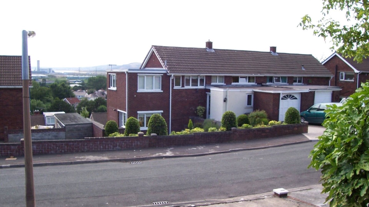 Baglan House | Sha's Pad, Room 1, Sleeps 2 people- twin beds, private on- suite shower room.