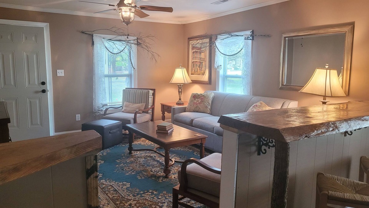 Adairsville Cottage | Shade Tree Cottage is a perfect cozy cottage to make you feel right at home.