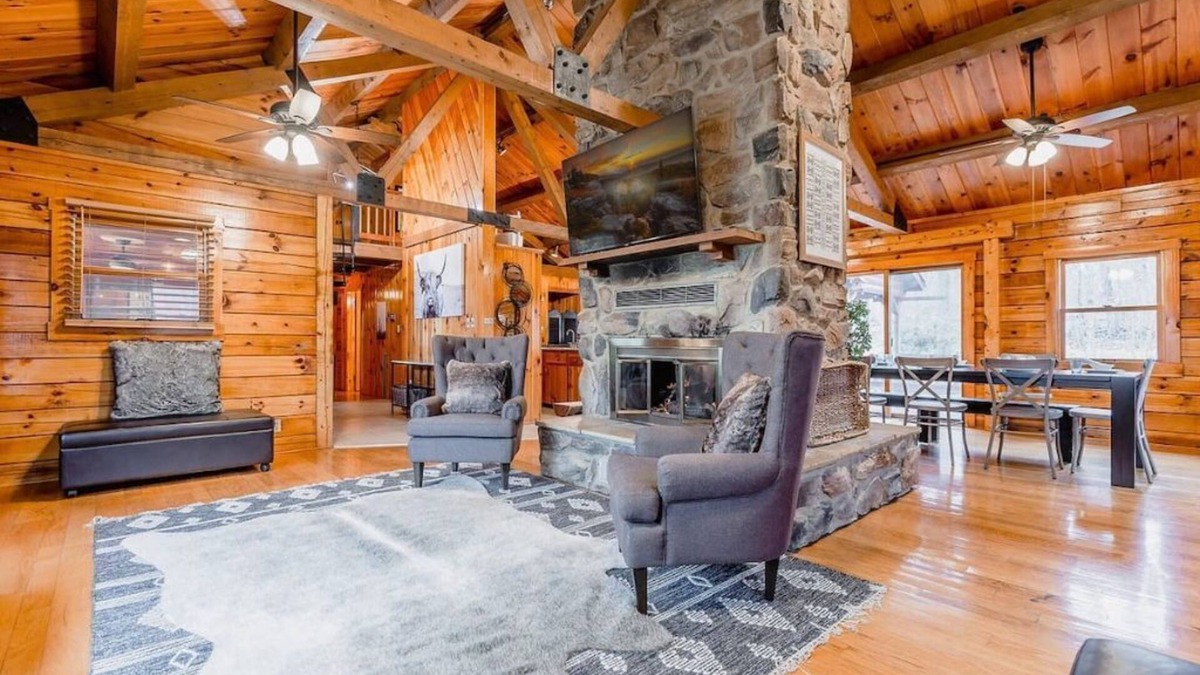 Halltown Cabin | Shade Tree Cabin Near Harpers Ferry Casino Race Track