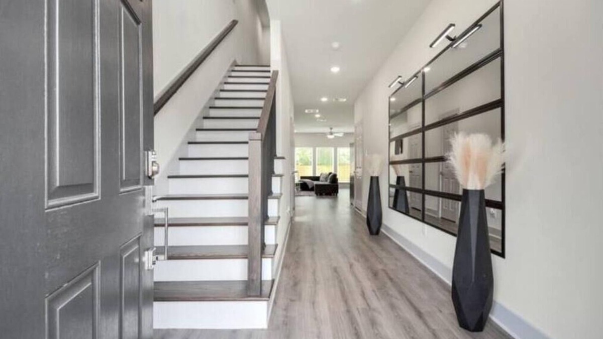 Southeast Houston House | Shades of Grey 3 BR/2.5 BA Near Dwntwn & NRG