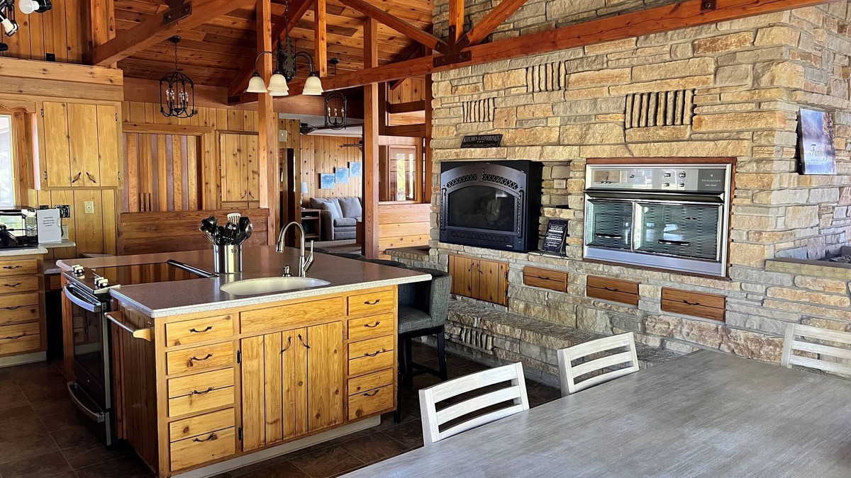 Waupaca House | Shadow Lake Retreat House ~ Waterfront ~ Includes kayaks, paddle boards, bikes.