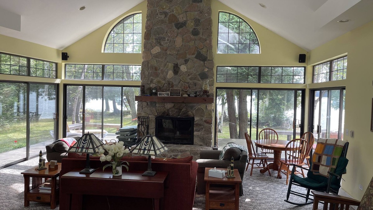 Beaver Island House | Shadwell, beautiful private setting on Font Lake